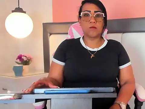 KarolWest  online show from December 2025 11:59:02 AM