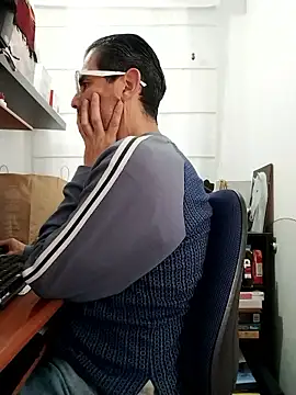 Snapshot of Fuegosutil chatting on January 2026 03:39:01 PM Fuegosutil online show from January 2026 03:39:01 PM