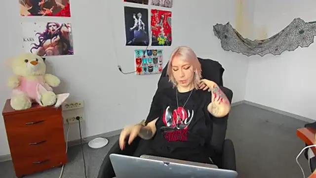 Snapshot of AuraliLi chatting on December 2025 10:21:02 AM AuraliLi online show from December 2025 10:21:02 AM