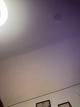 Snapshot of Laurabuu_ chatting on December 2025 03:47:01 AM Laurabuu online show from December 2025 03:47:01 AM