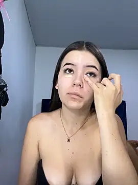 Alice Kitsu online show from November 2025 10:06:01 AM