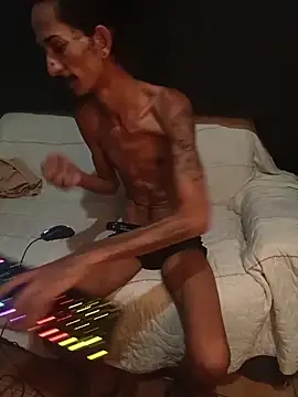 Snapshot of theyllorwillian chatting on December 2025 12:52:02 AM theyllorwillian online show from December 2025 12:52:02 AM