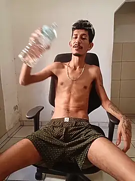 Snapshot of theyllorwillian chatting on April 2026 05:43:01 PM theyllorwillian online show from April 2026 05:43:01 PM