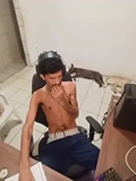 Snapshot of theyllorwillian chatting on April 2026 12:00:01 AM theyllorwillian online show from April 2026 12:00:01 AM