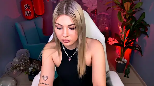 HyileyClark online show from March 2026 03:19:02 PM