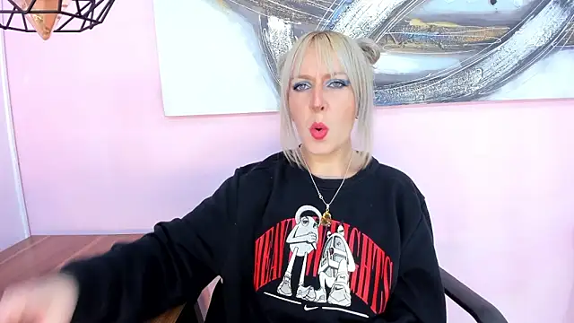 Snapshot of samanta-fox chatting on December 2025 01:16:02 PM samanta-fox online show from December 2025 01:16:02 PM