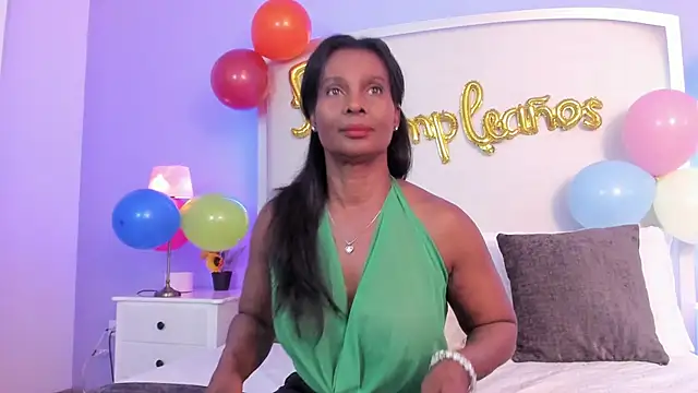 salome moon  online show from January 2026 12:53:01 PM