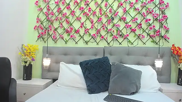 Luna delvalle online show from November 2025 05:54:01 AM