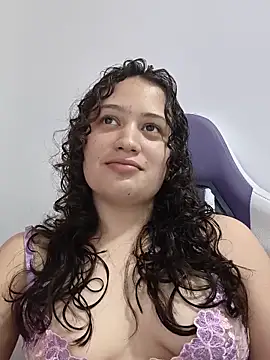 Snapshot of Alana_444 chatting on May 2026 04:32:02 AM Alana 444 online show from May 2026 04:32:02 AM