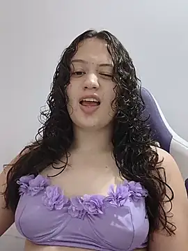 Snapshot of Alana_444 chatting on May 2026 04:08:01 AM Alana 444 online show from May 2026 04:08:01 AM