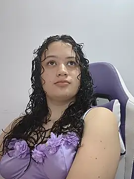 Snapshot of Alana_444 chatting on May 2026 03:36:01 AM Alana 444 online show from May 2026 03:36:01 AM