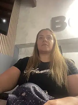 Snapshot of LoreinnFox chatting on April 2026 10:07:02 PM LoreinnFox online show from April 2026 10:07:02 PM
