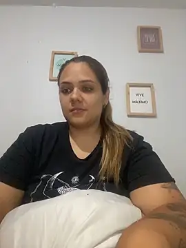 Snapshot of LoreinnFox chatting on April 2026 04:12:01 AM LoreinnFox online show from April 2026 04:12:01 AM
