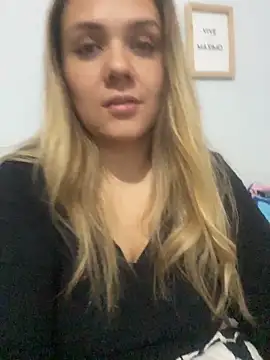 Snapshot of LoreinnFox chatting on April 2026 05:45:02 AM LoreinnFox online show from April 2026 05:45:02 AM