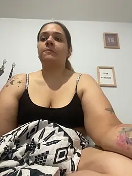 Snapshot of LoreinnFox chatting on April 2026 06:46:01 PM LoreinnFox online show from April 2026 06:46:01 PM