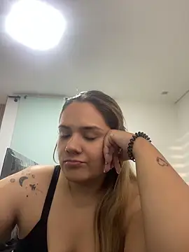 Snapshot of LoreinnFox chatting on April 2026 10:29:02 PM LoreinnFox online show from April 2026 10:29:02 PM