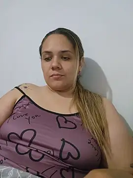 Snapshot of LoreinnFox chatting on May 2026 03:25:02 AM LoreinnFox online show from May 2026 03:25:02 AM