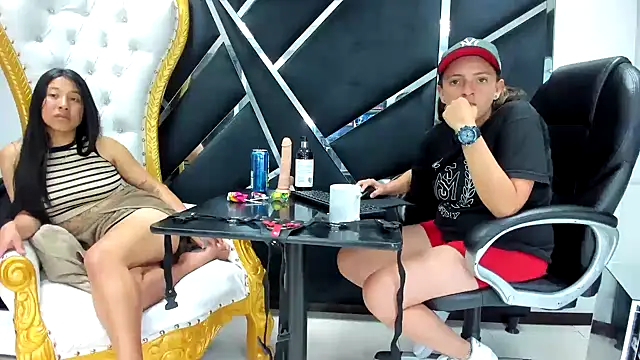 Alyssa Noah online show from December 2025 04:30:01 AM