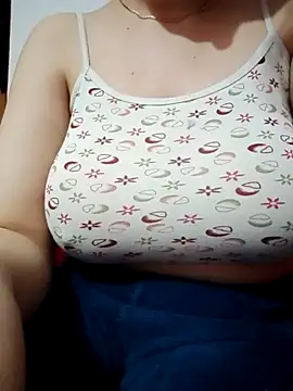 Snapshot of CuteBahar chatting on December 2025 06:57:02 PM CuteBahar online show from December 2025 06:57:02 PM