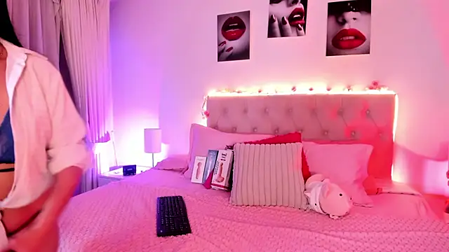 Charlotte rider  online show from December 2025 03:55:01 AM