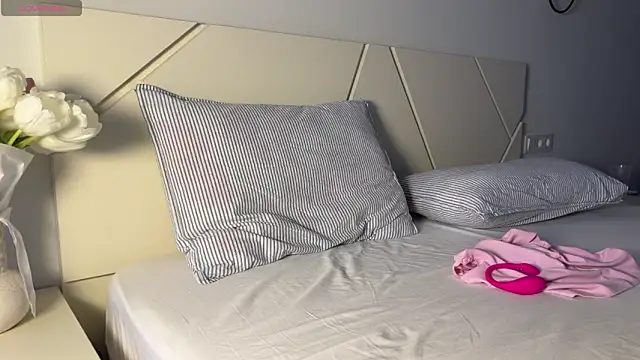 tinyholess online show from February 2026 02:24:01 PM