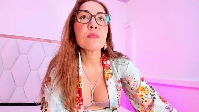 Snapshot of AnnaJaimes chatting on July 2026 12:25:02 AM AnnaJaimes online show from July 2026 12:25:02 AM