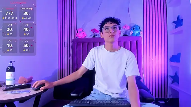 Snapshot of SthepanodiMonaco chatting on December 2025 07:22:01 PM SthepanodiMonaco online show from December 2025 07:22:01 PM