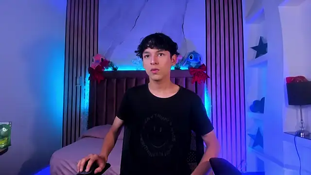 SthepanodiMonaco online show from December 2025 07:53:01 PM