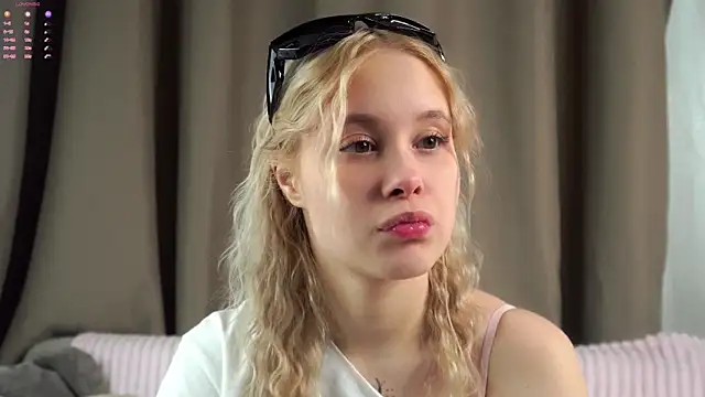 AunclreaVache online show from April 2026 03:10:02 AM