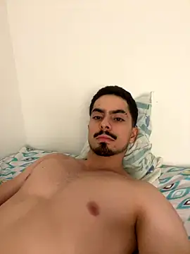 usuario02746 online show from December 2025 10:15:01 PM