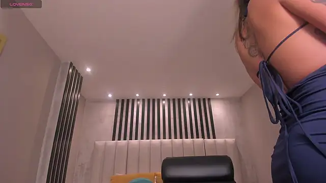 AmbarOwens online show from December 2025 12:37:02 AM