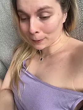 Snapshot of d0uble_trouble chatting on February 2026 11:02:01 AM d0uble trouble online show from February 2026 11:02:01 AM