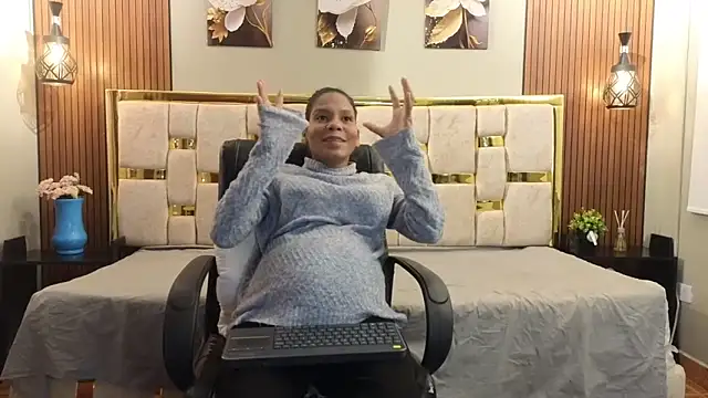  Caroline34 online show from April 2026 10:47:02 AM
