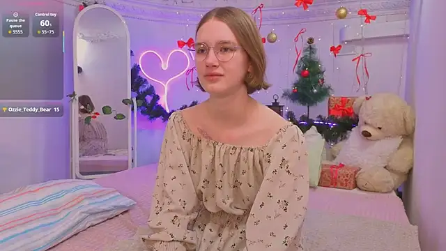 Mia Mooore online show from January 2026 01:46:01 PM