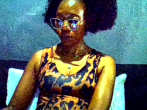 Snapshot of PreettyTee chatting on April 2026 02:14:01 AM PreettyTee online show from April 2026 02:14:01 AM