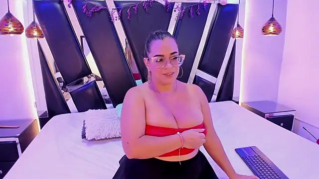 MHONIKBELUCCI online show from April 2026 11:10:02 PM