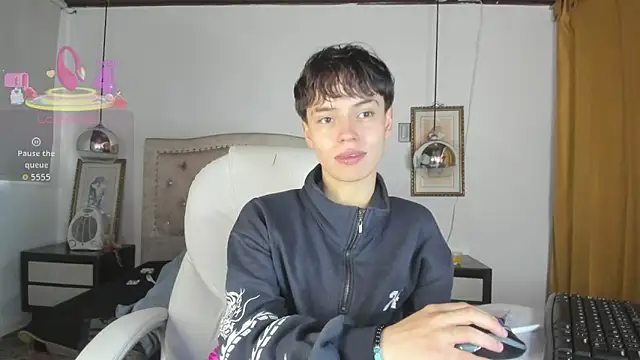 Snapshot of Brenda_Tina chatting on December 2025 08:39:02 PM Brenda Tina online show from December 2025 08:39:02 PM