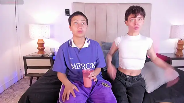 Snapshot of Brenda_Tina chatting on January 2026 03:34:01 AM Brenda Tina online show from January 2026 03:34:01 AM