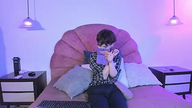 Snapshot of Brenda_Tina chatting on January 2026 08:01:02 PM Brenda Tina online show from January 2026 08:01:02 PM