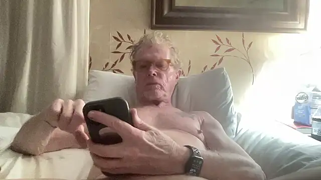 Snapshot of Tom03276 chatting on January 2026 04:28:01 AM Tom03276 online show from January 2026 04:28:01 AM