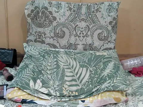 Snapshot of naughty_horny_bitch chatting on February 2026 07:04:02 AM naughty horny bitch online show from February 2026 07:04:02 AM