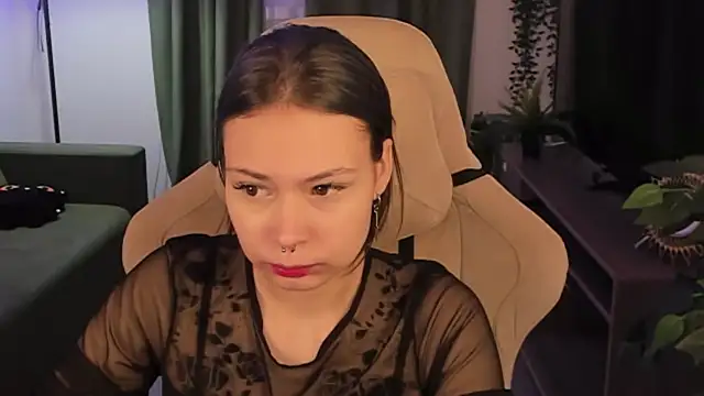 Snapshot of ReikoAckerman chatting on December 2025 05:44:02 AM ReikoAckerman online show from December 2025 05:44:02 AM