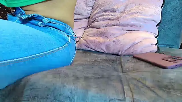 brunette candyy  online show from February 2026 12:21:01 PM