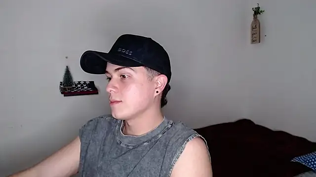 Snapshot of oak_david chatting on December 2025 11:55:02 PM oak david online show from December 2025 11:55:02 PM