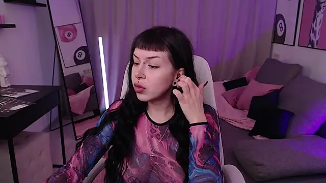 Eliza Bennet online show from December 2025 07:36:01 AM