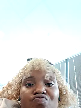 EverythingNIce1 online show from February 2026 06:30:02 AM