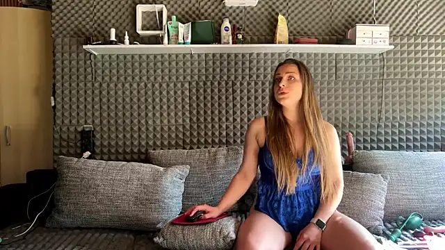 Dee Lorrie online show from March 2026 12:23:02 PM