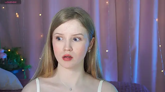 Snapshot of LilianHoward chatting on December 2025 12:23:02 PM LilianHoward online show from December 2025 12:23:02 PM