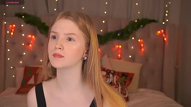 Snapshot of LilianHoward chatting on December 2025 12:12:02 PM LilianHoward online show from December 2025 12:12:02 PM