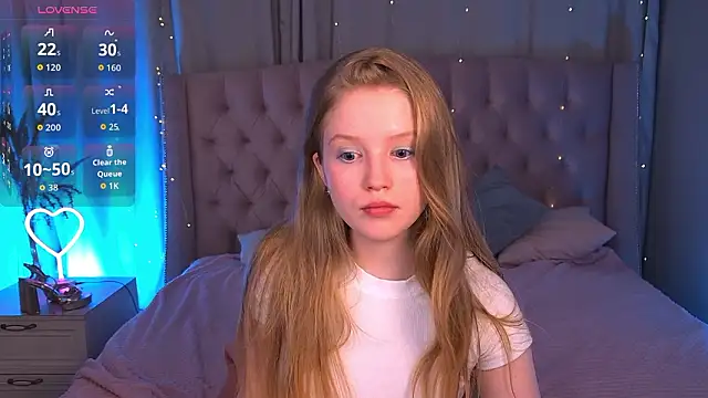 Snapshot of LilianHoward chatting on March 2026 12:31:01 PM LilianHoward online show from March 2026 12:31:01 PM